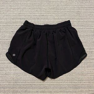 Lululemon Hotty Hot Low-Rise Lined Short 4" Size 6